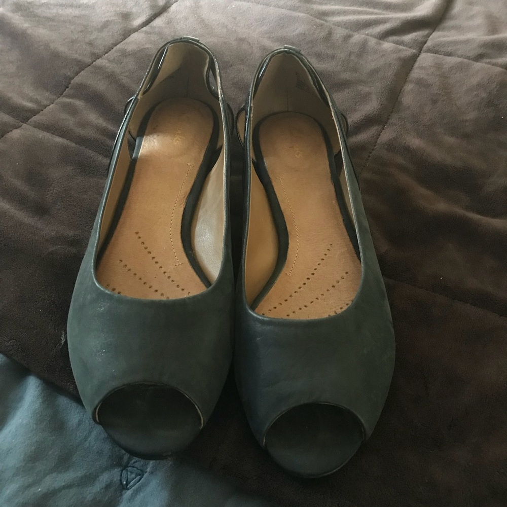 Clark’s Size 9 black peak toe flats.